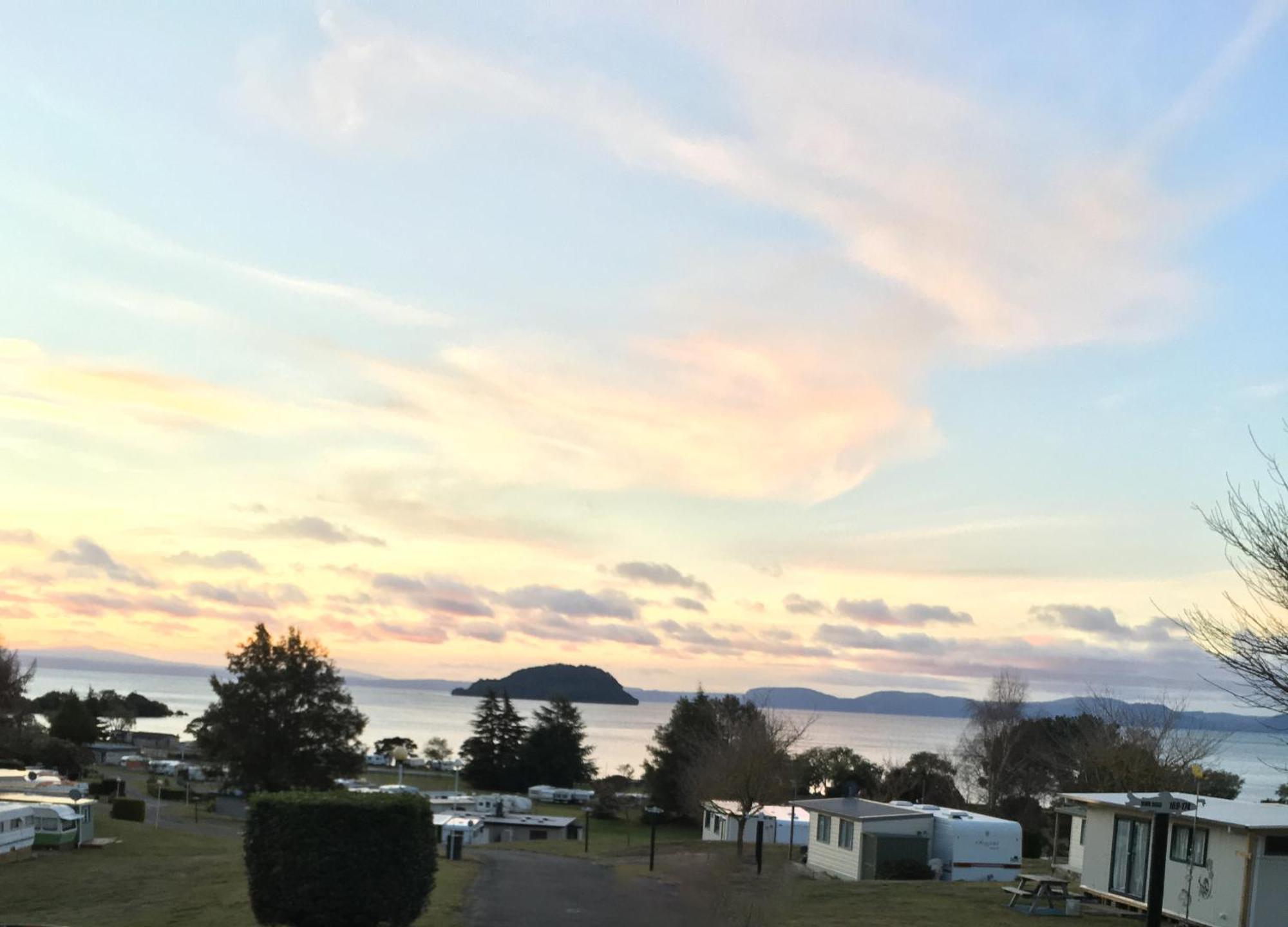 Motutere Bay Top 10 Holiday Park Turangi Extérieur photo